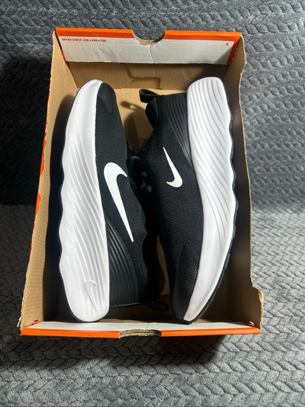 Nike Men’s Black and White Lightweight Running Shoes